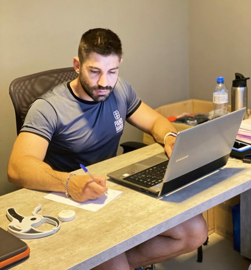 Hugo Personal em atendimento